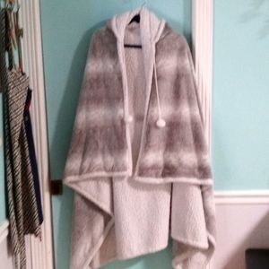 EUC HOODED BLANKET